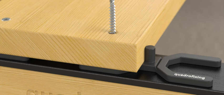 Rostfri QUADROFIX C2-trallskruv vid montering med QUADRO TAPE